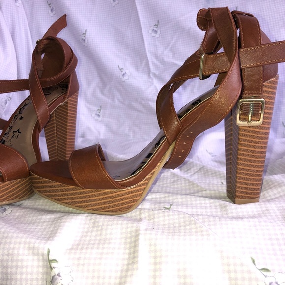 Sandals - Picture 2 of 2
